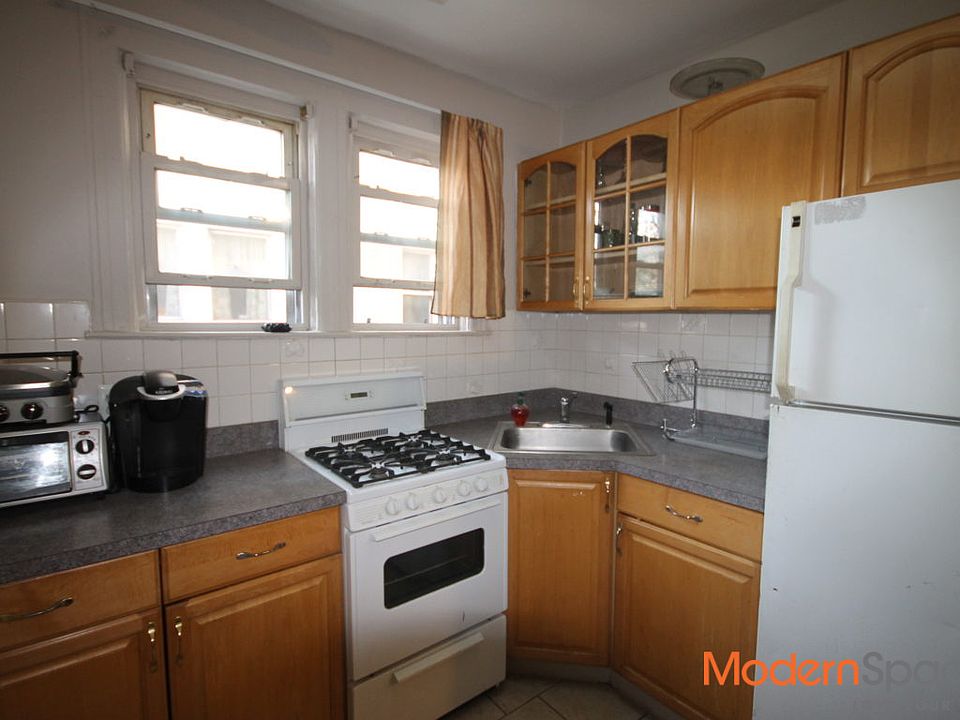 1st image of 3123 98th St APT 1R