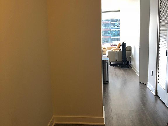 5th image of 547 N McClurg Ct
