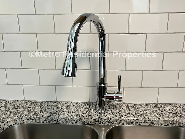 1014 Nelson St — Photo 8