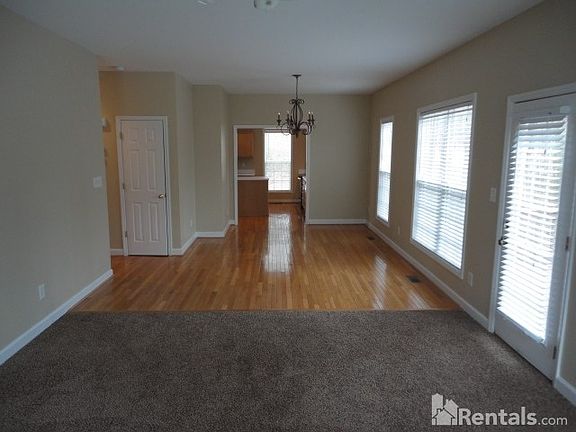 4th image of 221 Stoney Dr