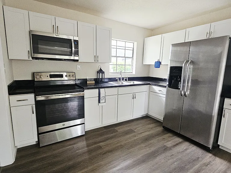247 E Amber St — Photo 4