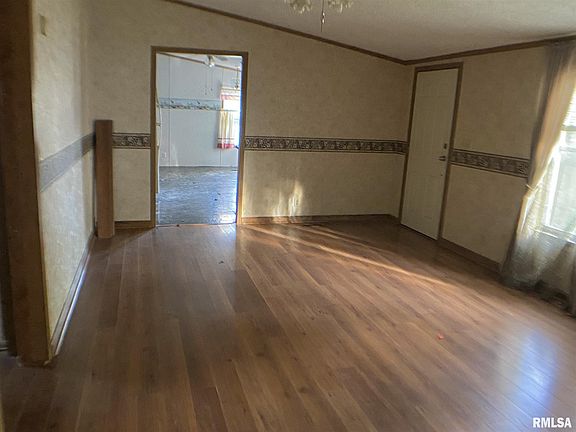 5th image of 815 S Walnut St