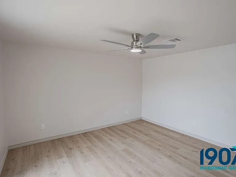8604 S Brookline Ave — Photo 22