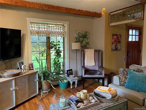 5th image of 36 Holland Ave
