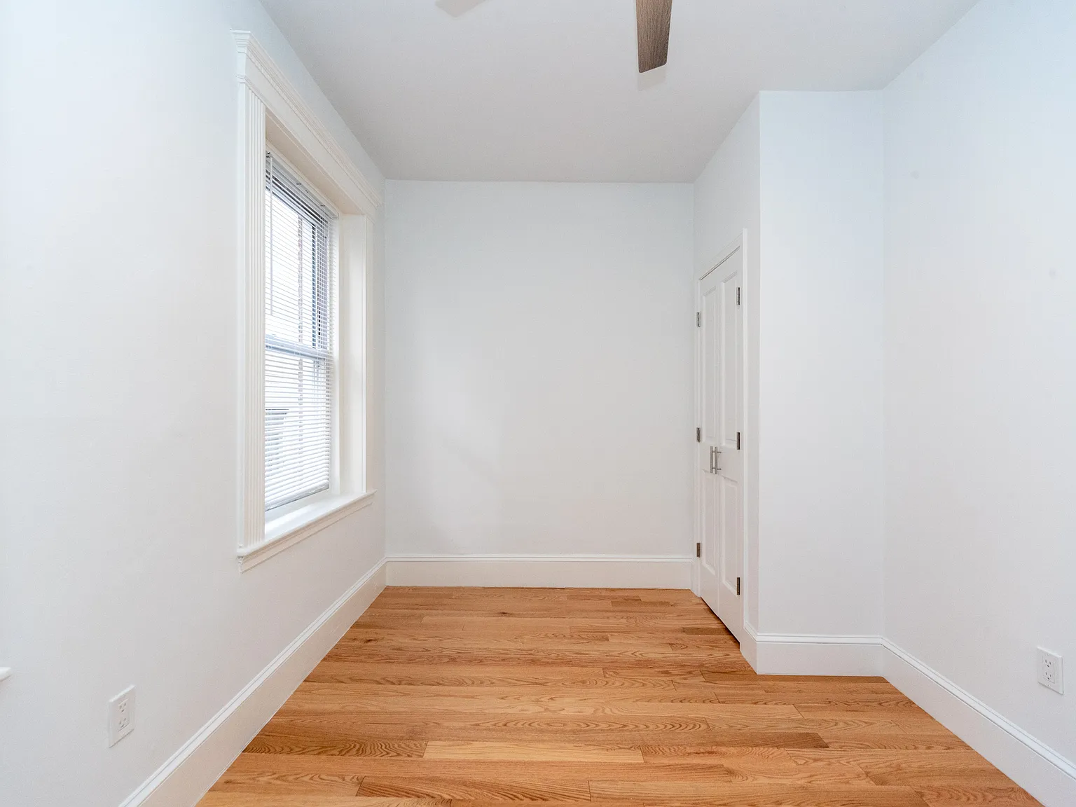 3 bed, 900 sqft, $5,250 — Photo 4