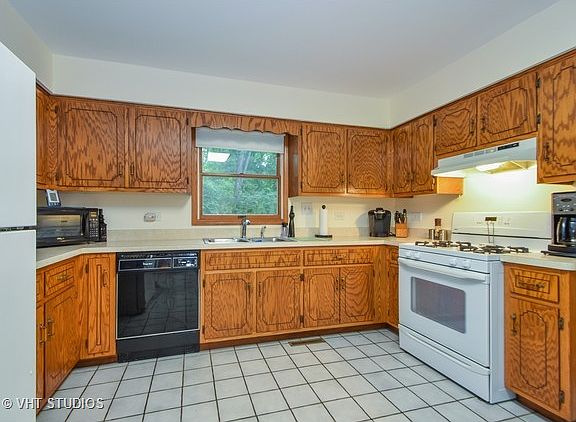 4th image of 24416 W Pellinore Dr