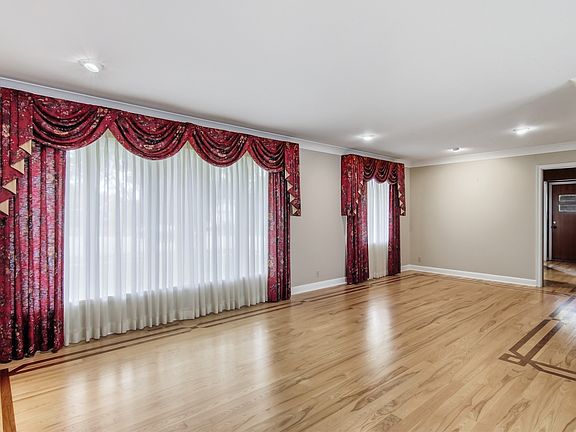 2nd image of 404 W MacArthur Avenue