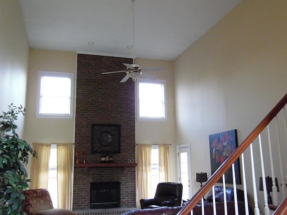 3rd image of 404 Heddington Ct