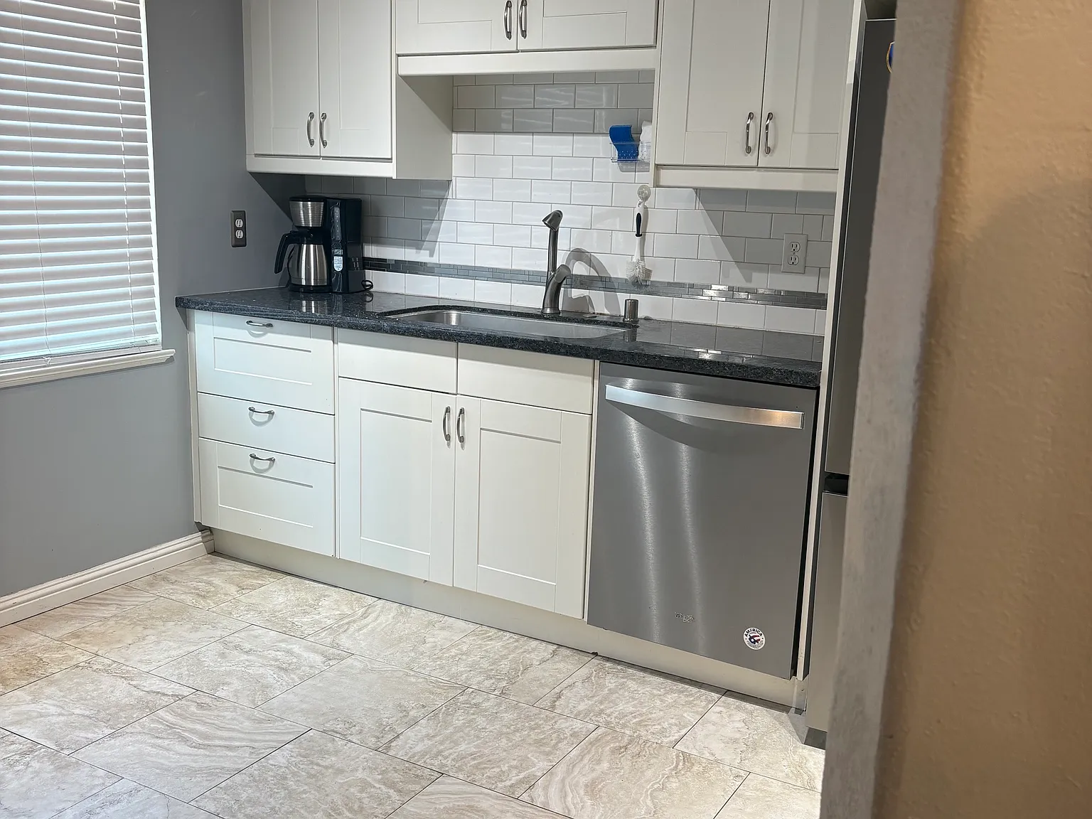 3 bed, 1296 sqft, $4,450 — Photo 3