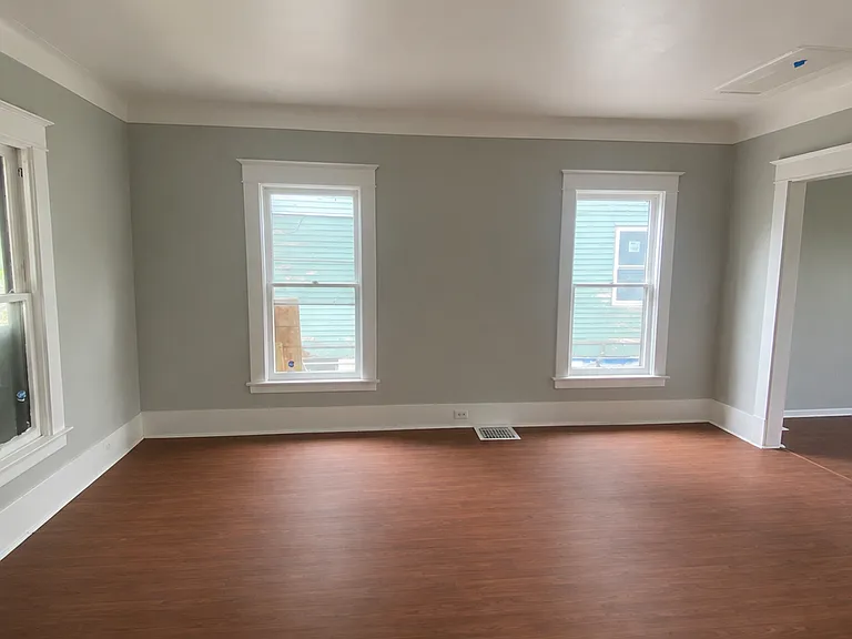 1074 W Woodruff Ave — Photo 4