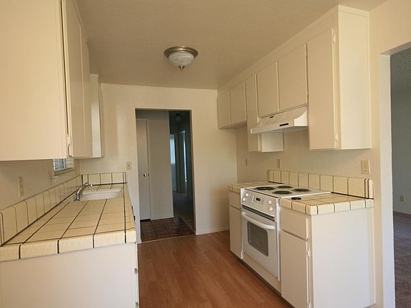 4th image of 1540 Moorpark Ave #3 & 5