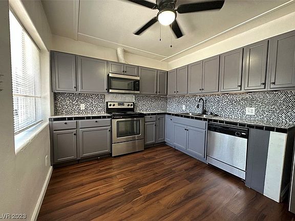 3rd image of 2125 Elm Ave #0