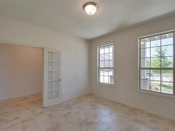5th image of 4244 Glen Abbey Dr