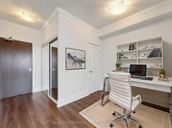 85 N Park Rd #406, Vaughan, ON L4J 0H9