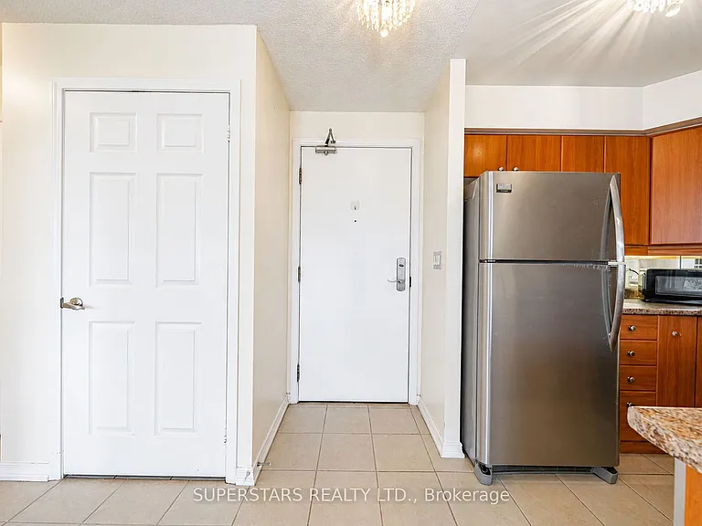 18 Valley Woods Rd #815 — Photo 4