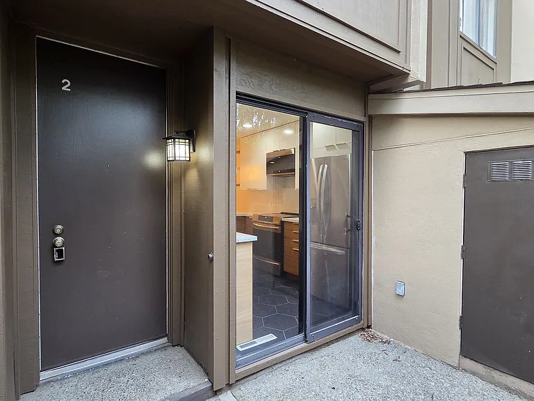 878 Woodside Ln E #2 — Photo 2