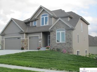 1015 Lake Vis, Papillion, NE 68046