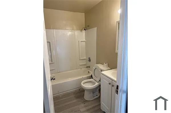 Building Photo - 10140 Castle Dr #1