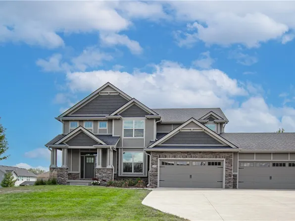 16008 Brookview Dr, Urbandale, IA 50323