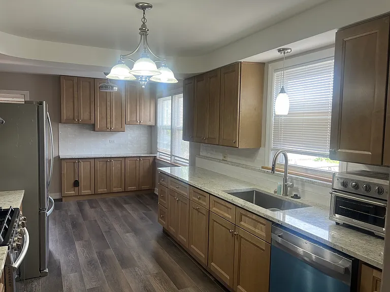 6528 N Rockwell St #2 — Photo 2