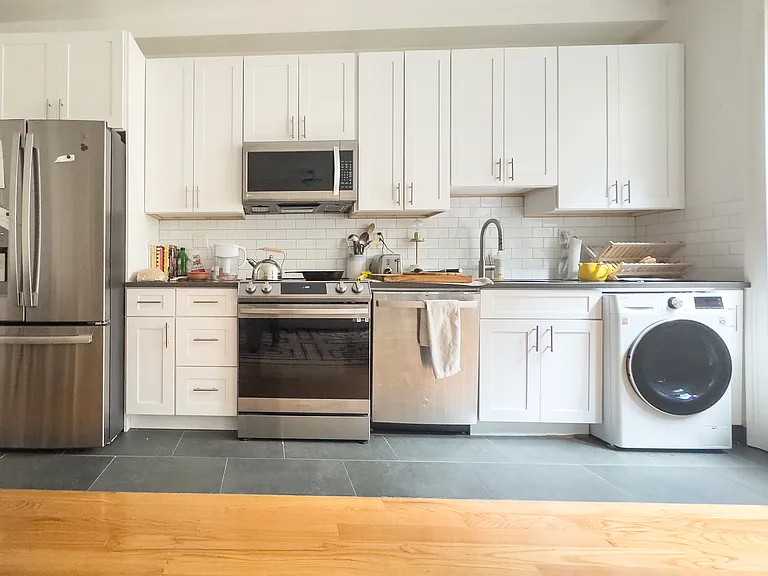 680 W End Ave #2E — Photo 2