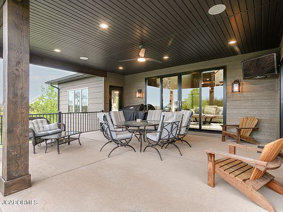 5th image of 601 Thorngrass Dr