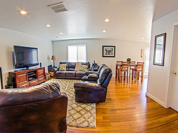3rd image of 4869 W Red Mountain Cir