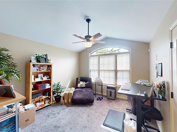 5th image of 128 Meredith Ln