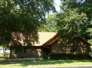 61 N Redwood Cir, Sallisaw, OK 74955