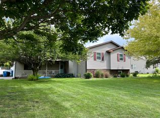 602 Havens Dr, Hudson, IL
