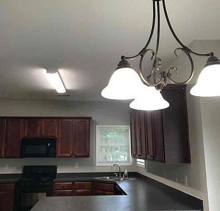 3rd image of 2525 Beal St