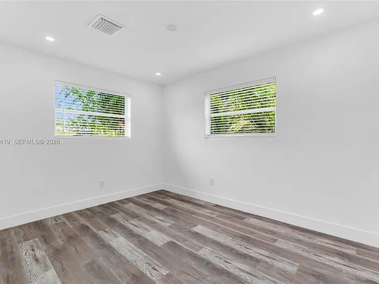 2600 NW 108th St — Photo 25