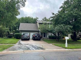 2621 SW Arvonia Pl, Topeka, KS 66614