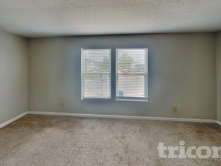 7921 Crackling Ln — Photo 4