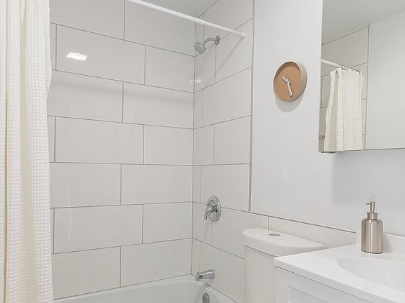 5th image of 2000 W Summerdale Ave APT 310