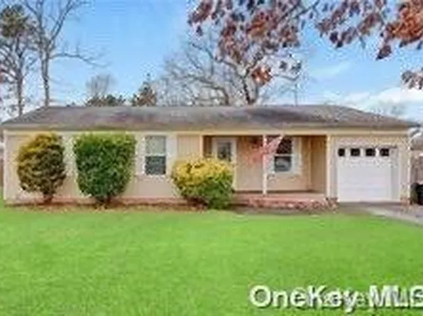 42 Leaf Avenue, Central Islip, NY 11722