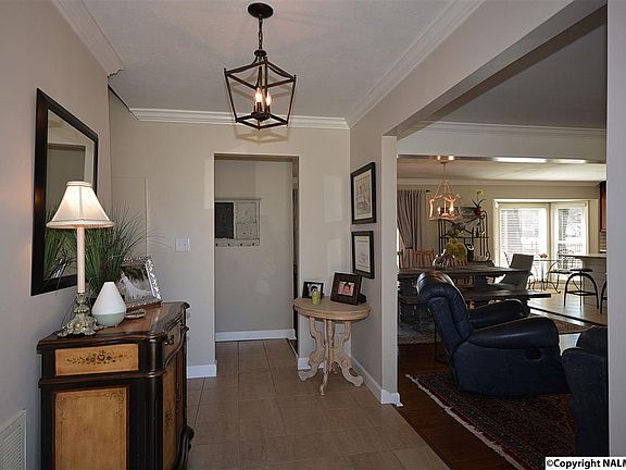 4th image of 710 Mira Vista Dr SE