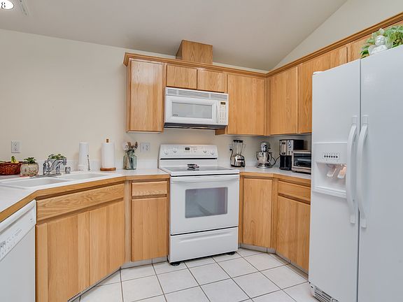 2nd image of 11538 NE 32nd St