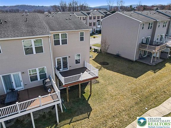 5th image of 10 White Rose Ln
