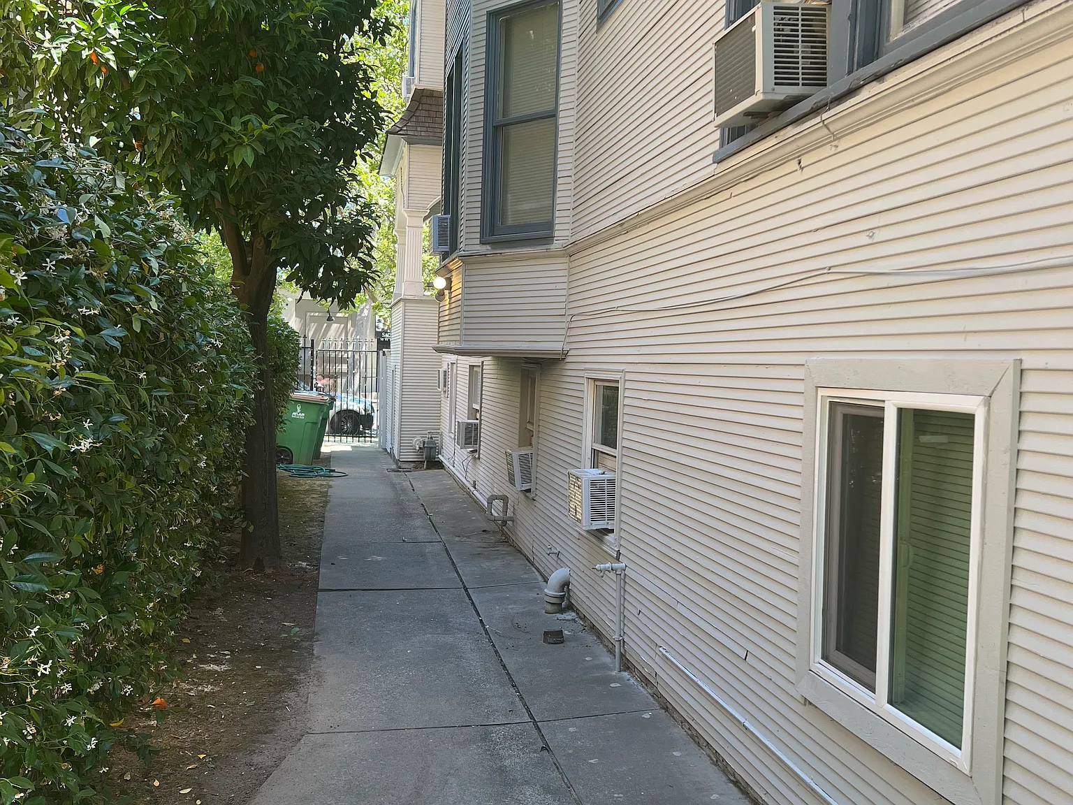 Studio, 1.5 bath, 175 sqft, $900 — Photo 3