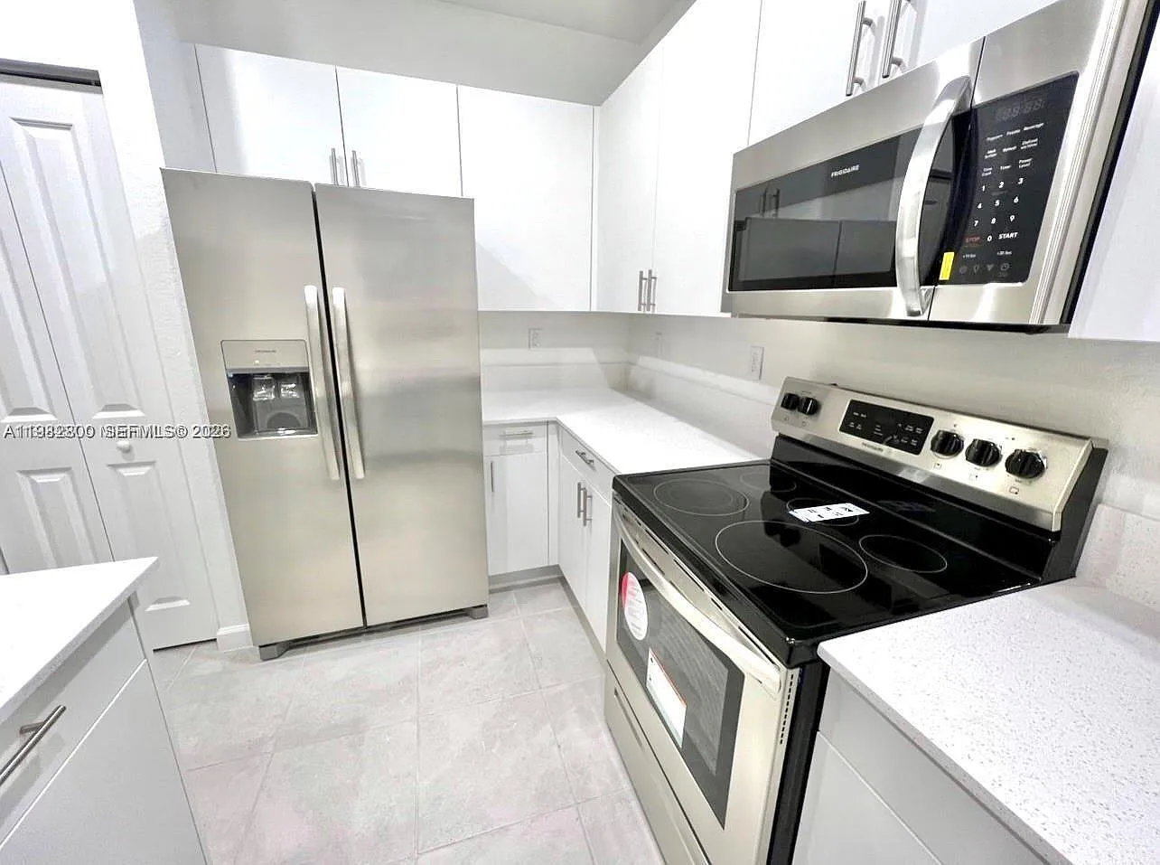3 bed, 2.5 bath, $2,500 — Photo 2