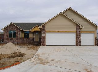 10922 W Hollywood Ct, Wichita, KS 67215