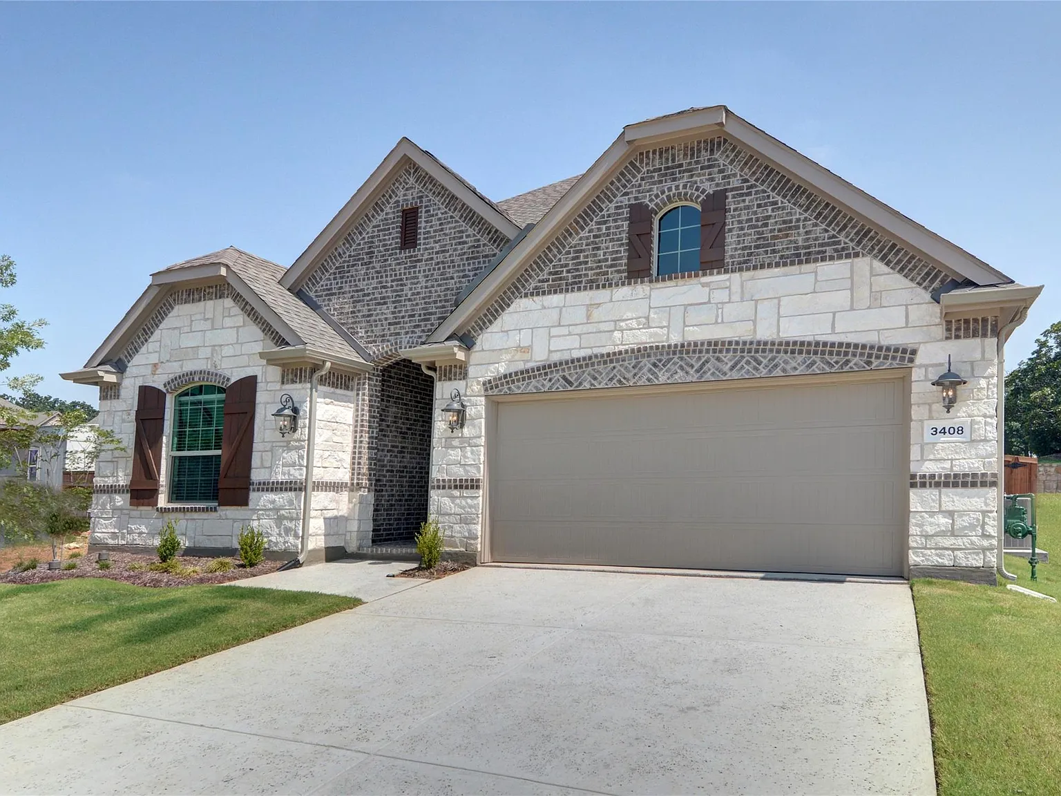 3 bed, 2053 sqft, $3,400 — Photo 2