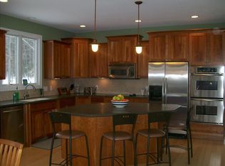17581 Duneside Dr, Grand Haven, MI 49417