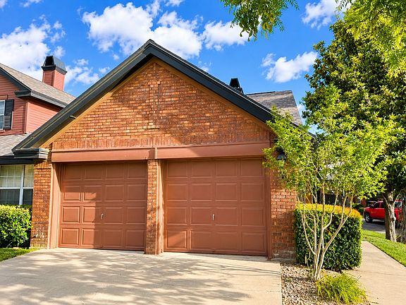 3rd image of 26 Stratford Hall Cir