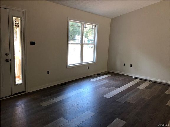 4th image of 18700 The Glebe Ln