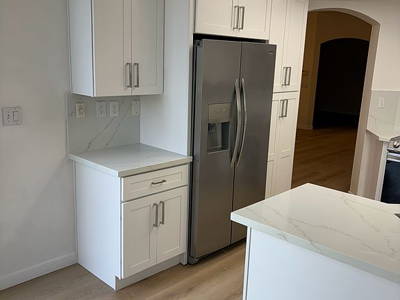 5th image of 38039 Crocus Ln
