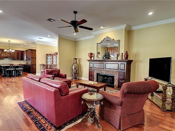 4th image of 5935 Camellia Way