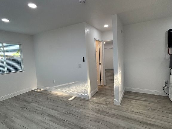 3rd image of 18164 Empire St