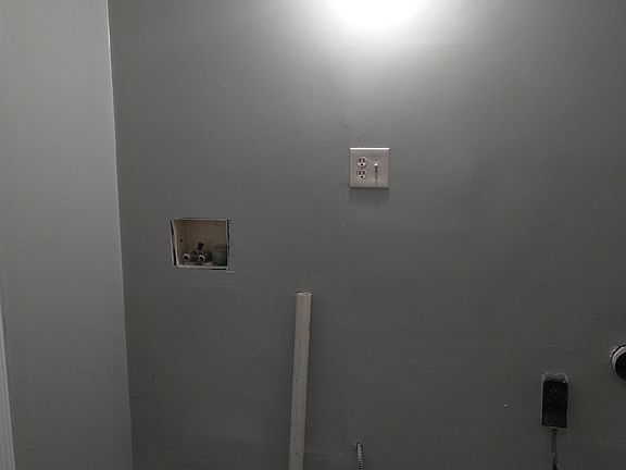 5th image of 915 Columbus Pkwy #1